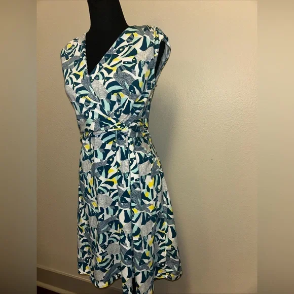 Lands End Women's Small Cap Sleeve Twist Front Fit and Flare Dress Fish Print - Picture 3 of 11